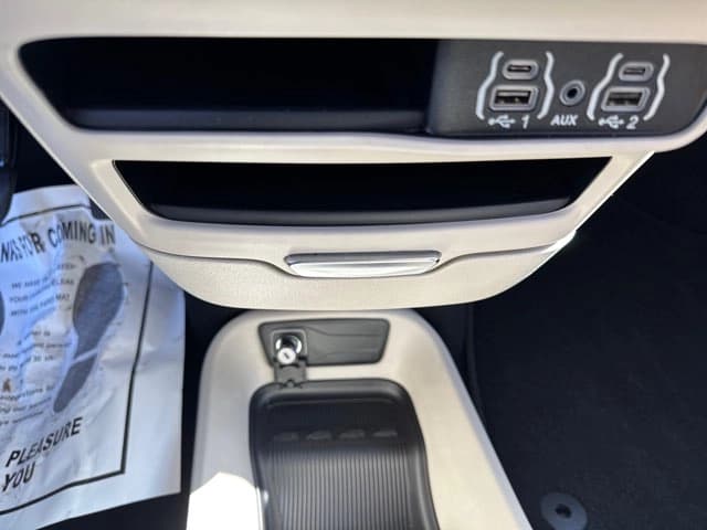 2023 Chrysler Pacifica - Image 36