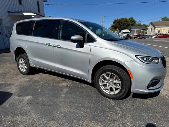 2023 Chrysler Pacifica - Image 6