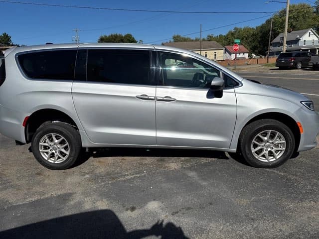 2023 Chrysler Pacifica - Image 7