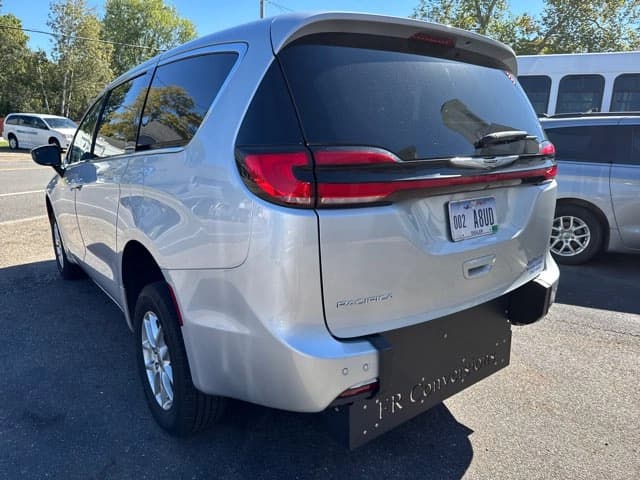 2023 Chrysler Pacifica - Image 8