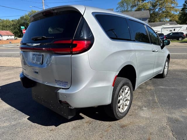 2023 Chrysler Pacifica - Image 10