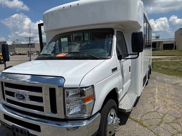 2023 Ford E350 Endera ADA Shuttle Bus - Image 17