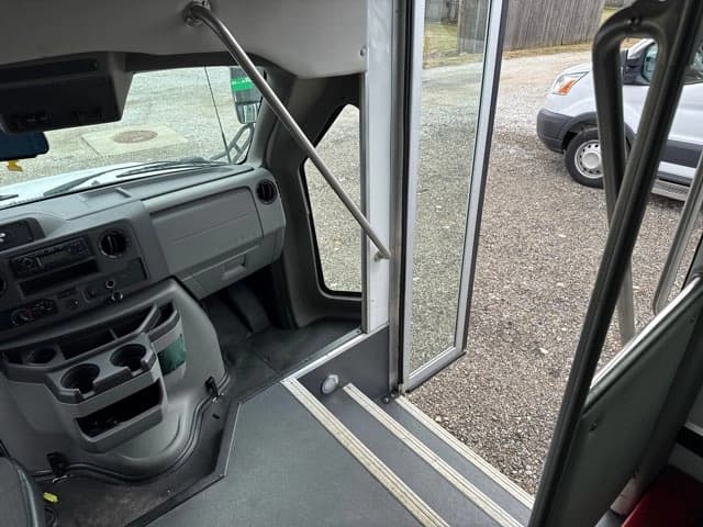 2023 Ford E450 Starcraft ADA Shuttle Bus - Image 17