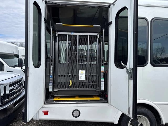 2023 Ford E450 Starcraft ADA Shuttle Bus - Image 4