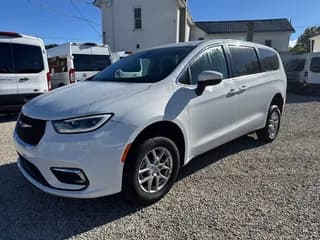 2023 Chrysler Pacifica bus