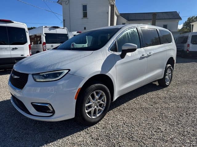2023 Chrysler Pacifica bus