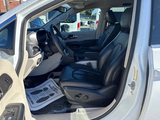 2023 Chrysler Pacifica - Image 12