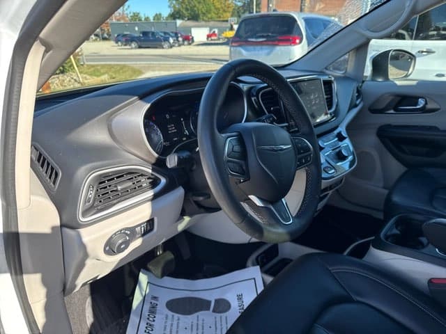 2023 Chrysler Pacifica - Image 13