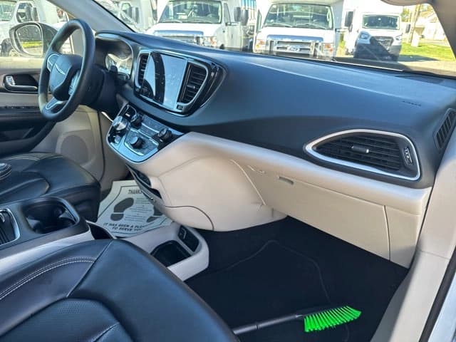 2023 Chrysler Pacifica - Image 19