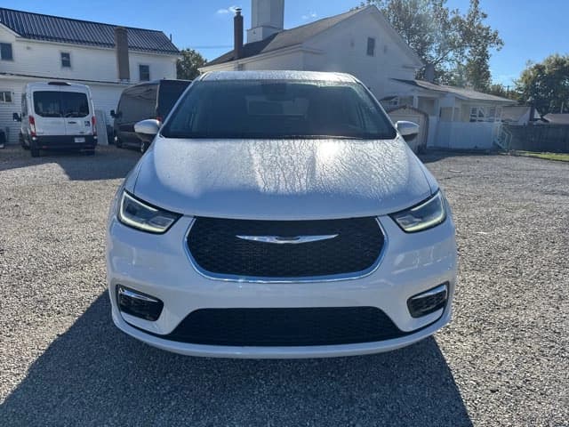 2023 Chrysler Pacifica - Image 3