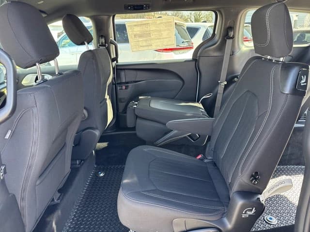 2023 Chrysler Pacifica Touring - Image 20