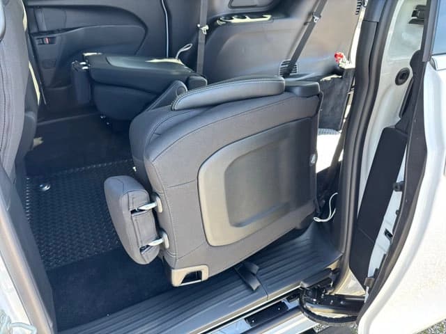 2023 Chrysler Pacifica Touring - Image 21