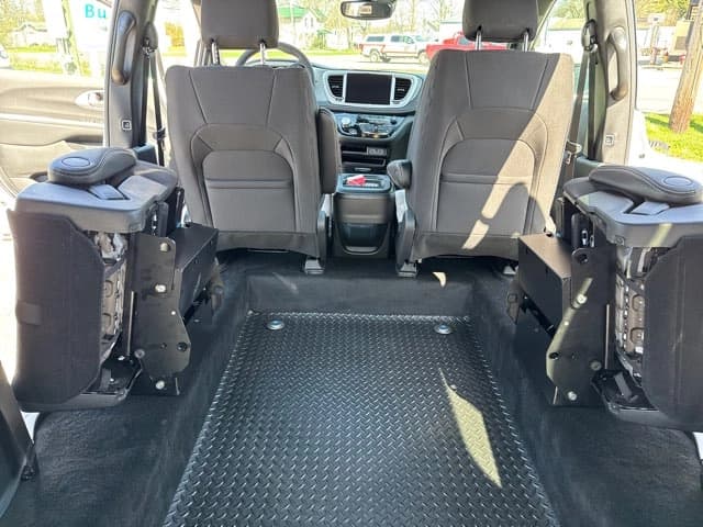 2023 Chrysler Pacifica Touring - Image 23