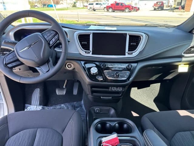 2023 Chrysler Pacifica Touring - Image 27