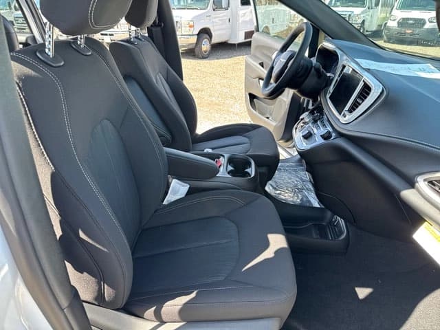 2023 Chrysler Pacifica Touring - Image 28