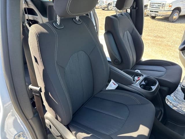 2023 Chrysler Pacifica Touring - Image 30