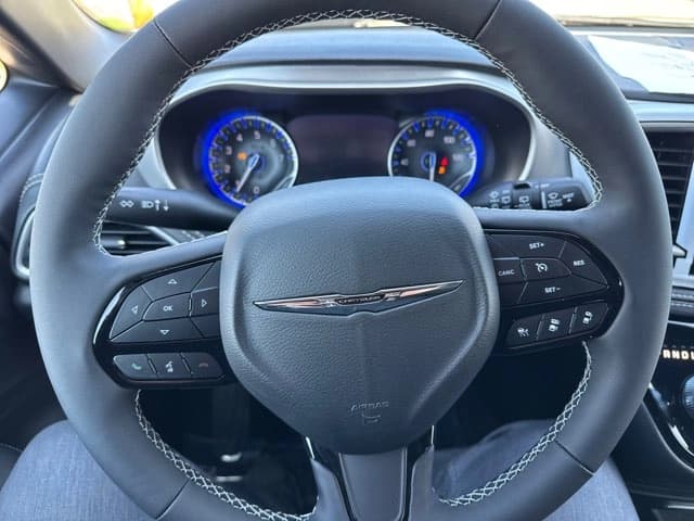 2023 Chrysler Pacifica Touring - Image 32