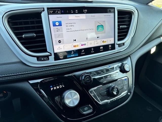 2023 Chrysler Pacifica Touring - Image 33