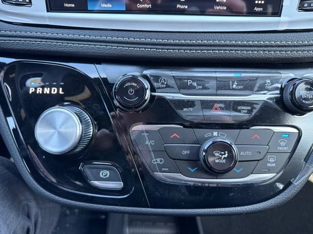 2023 Chrysler Pacifica Touring - Image 34