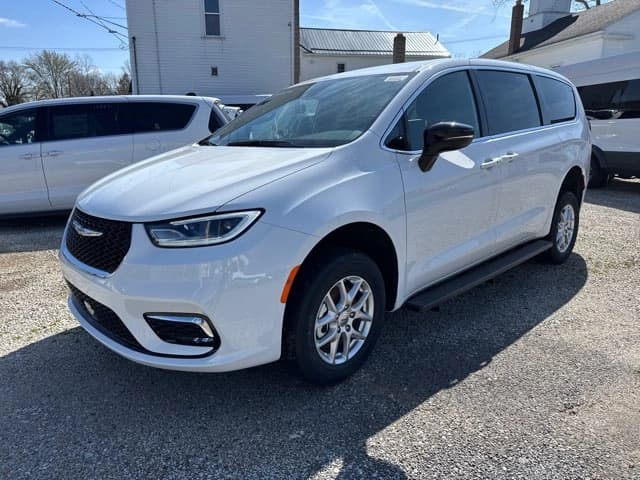 2023 Chrysler Pacifica Touring - Image 6