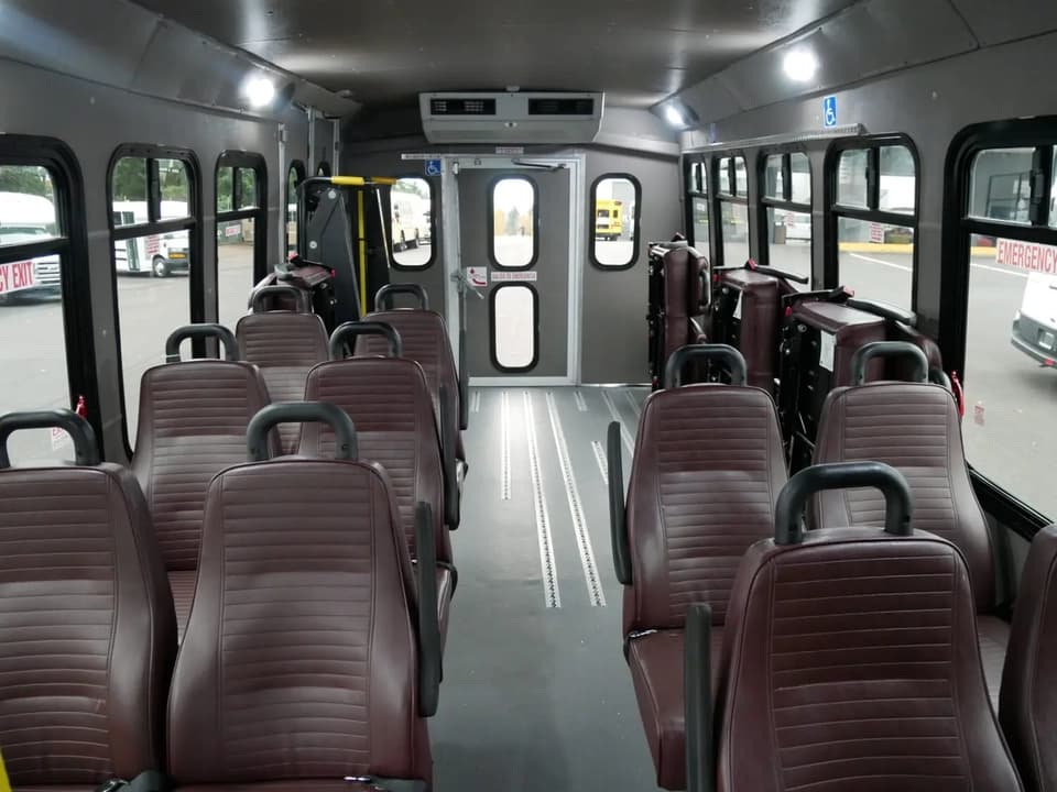 2017 Ford E450 Diamond Coach ADA Shuttle Bus - Image 4