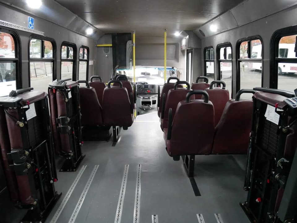 2017 Ford E450 Diamond Coach ADA Shuttle Bus - Image 6