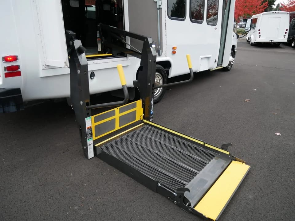 2017 Ford E450 Diamond Coach ADA Shuttle Bus - Image 8