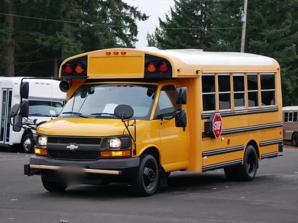 2015 Chevrolet Thomas School Bus - Image 2