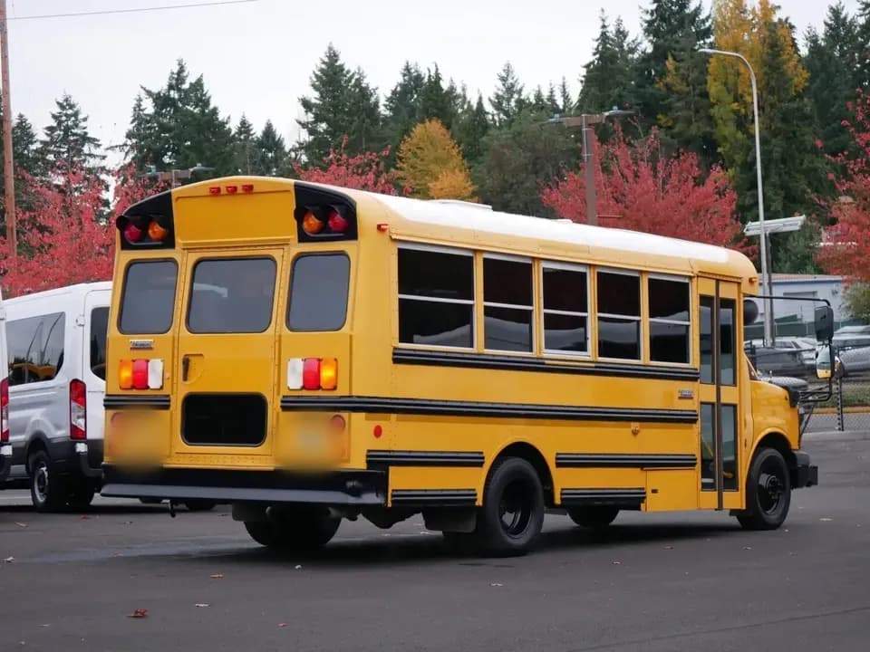 2015 Chevrolet Thomas School Bus - Image 3