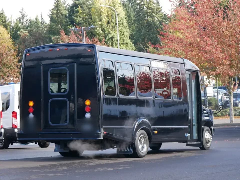 2012 Ford Goshen Shuttle Bus - Image 3