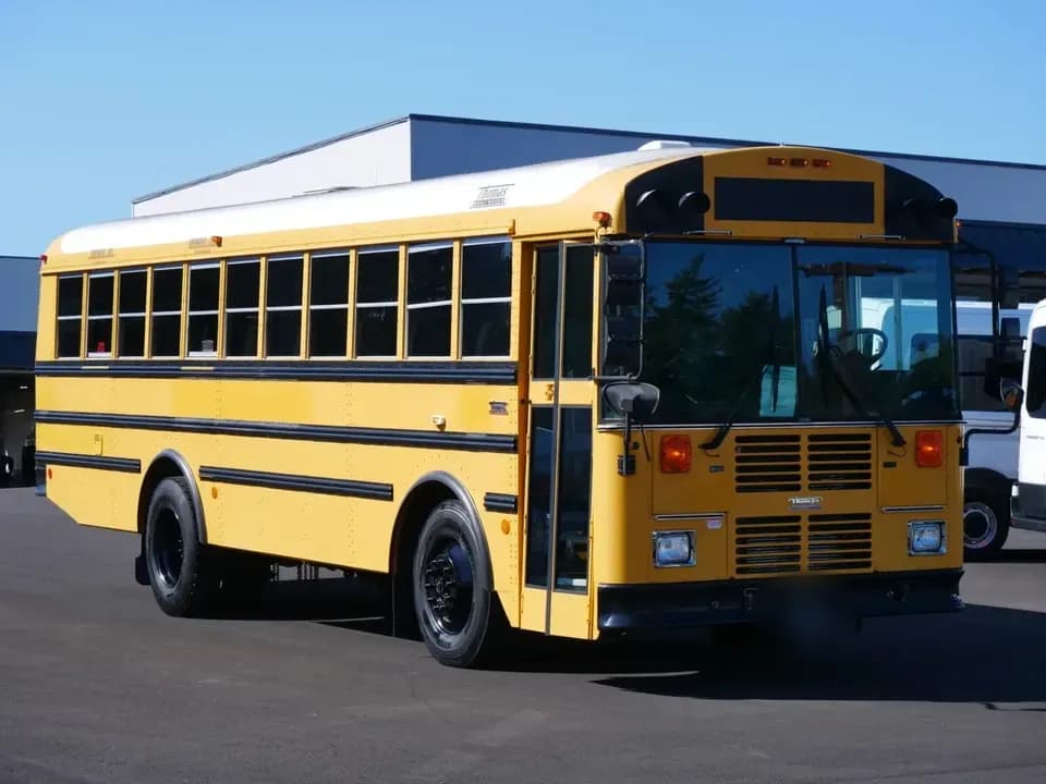 2005 Thomas Saf-T-Liner School Bus - Image 1