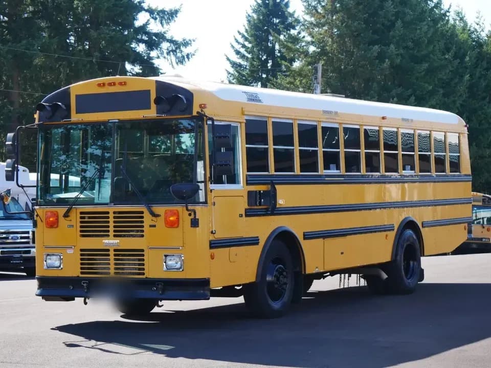 2005 Thomas Saf-T-Liner School Bus - Image 2