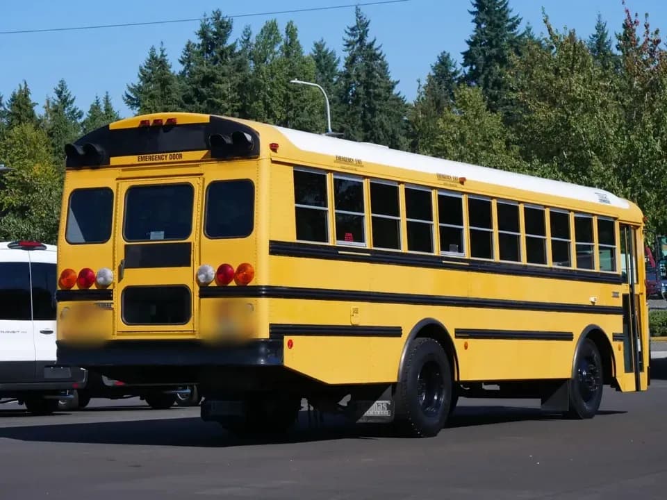 2005 Thomas Saf-T-Liner School Bus - Image 3