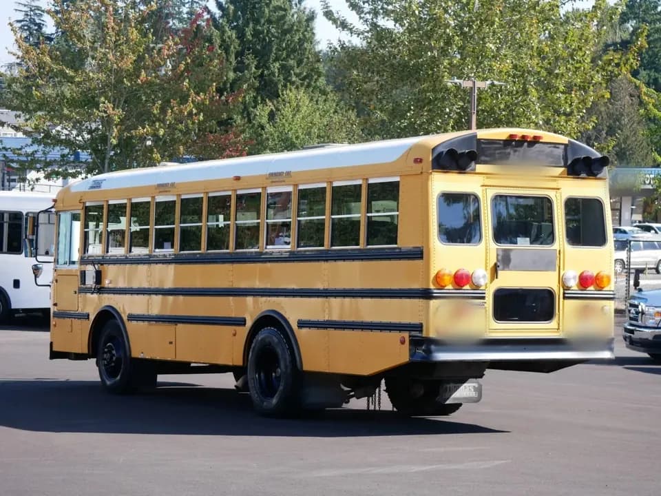 2005 Thomas Saf-T-Liner School Bus - Image 4