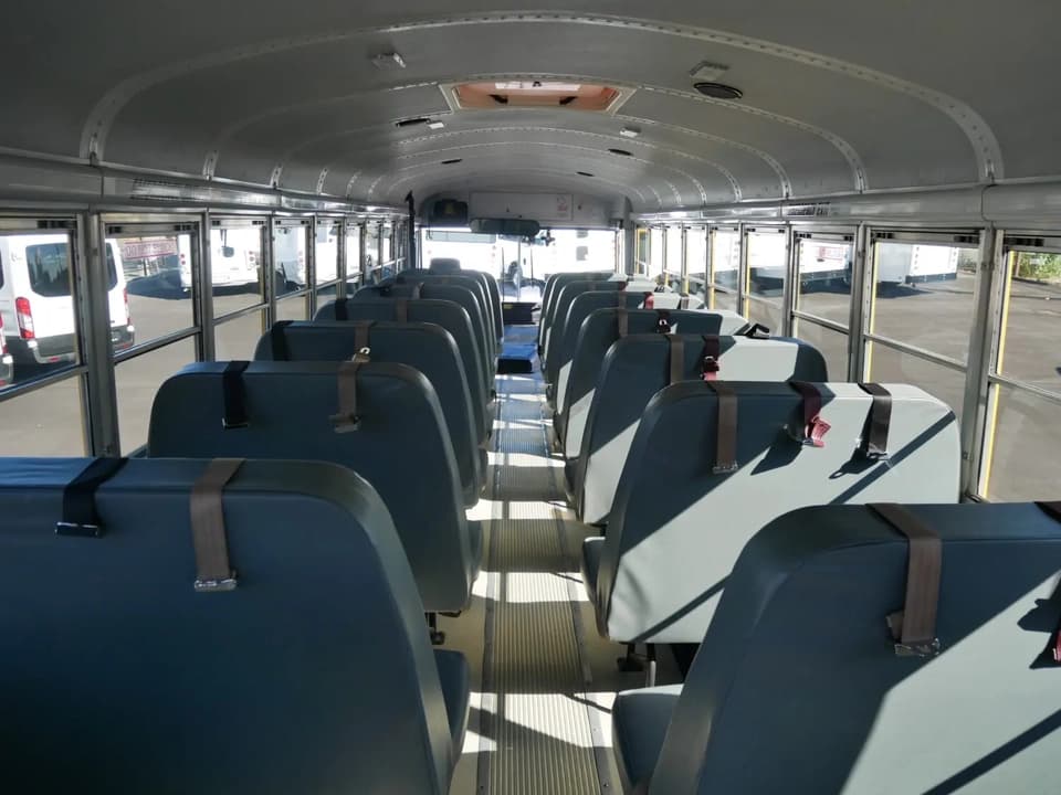2005 Thomas Saf-T-Liner School Bus - Image 8