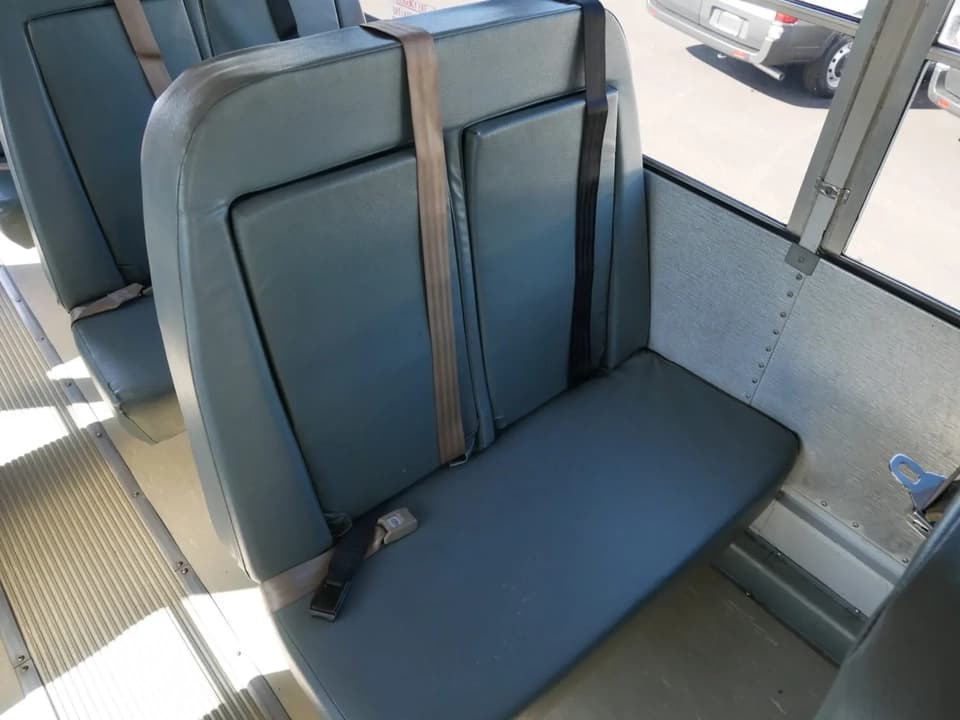 2005 Thomas Saf-T-Liner School Bus - Image 9