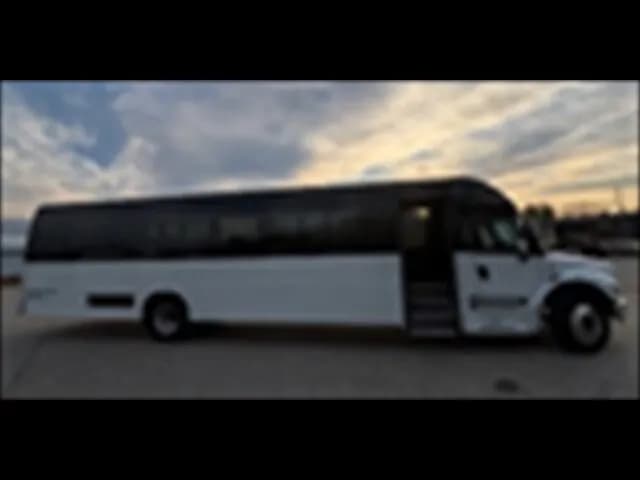 2017 Freightliner M2 - Image 3