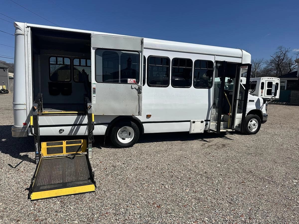 2017 Ford E450 ADA Shuttle Bus - Image 3