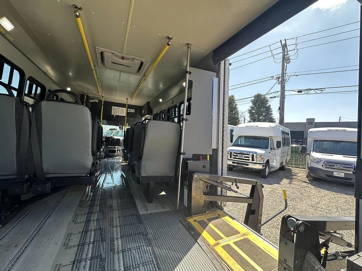 2017 Ford E450 ADA Shuttle Bus - Image 11