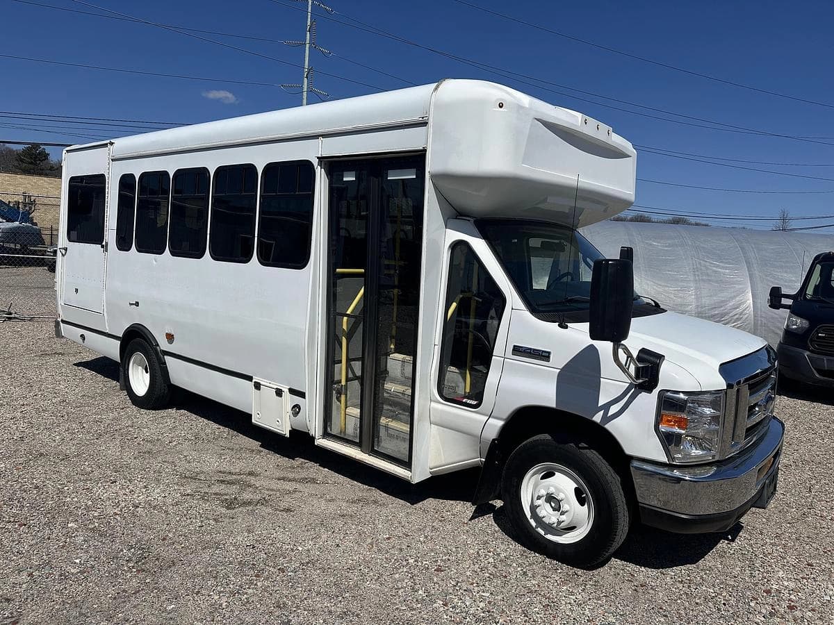 2017 Ford E450 bus