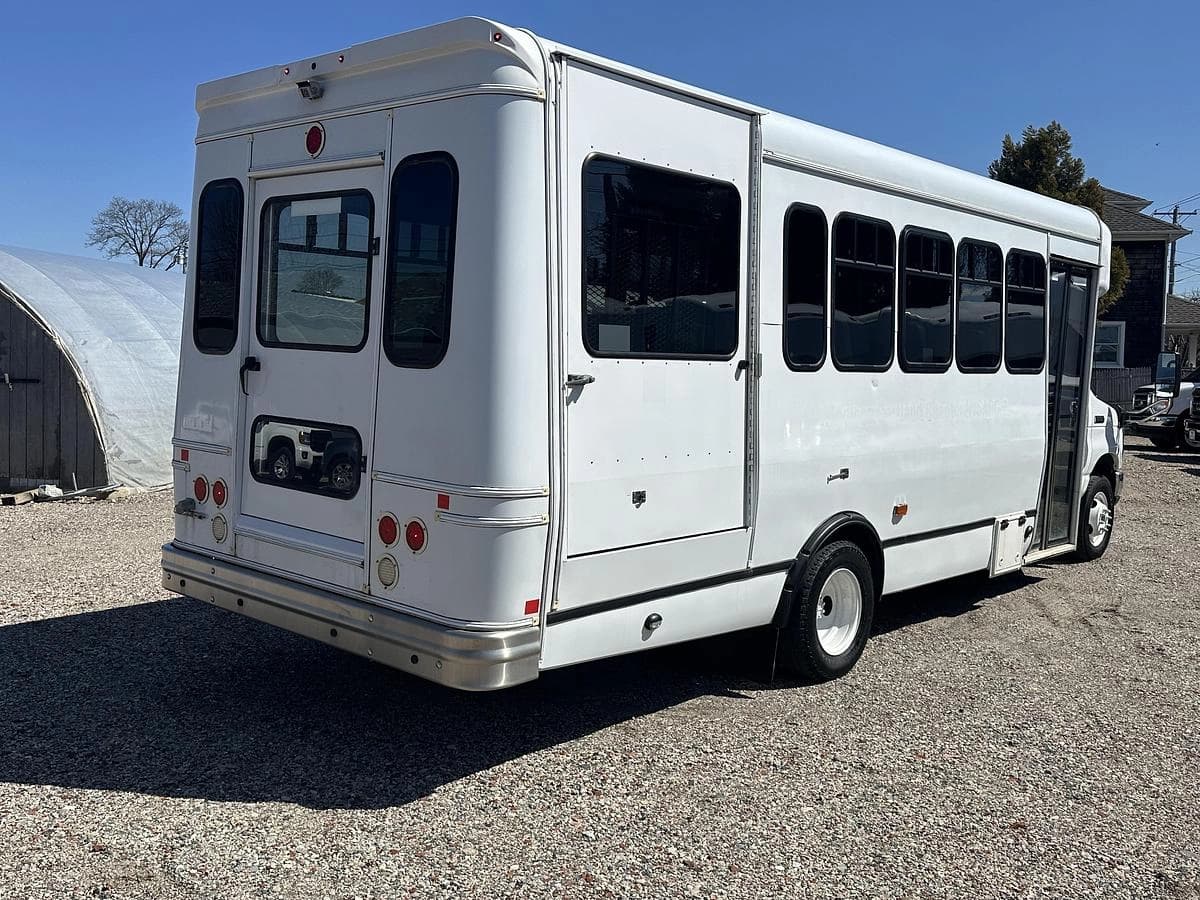 2017 Ford E450 ADA Shuttle Bus - Image 12