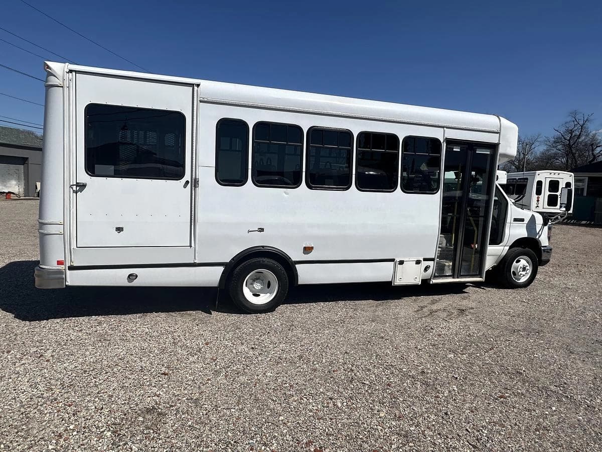 2017 Ford E450 ADA Shuttle Bus - Image 14