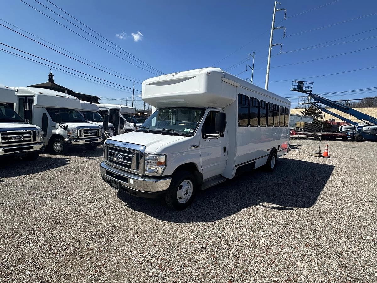 2017 Ford E450 ADA Shuttle Bus - Image 23