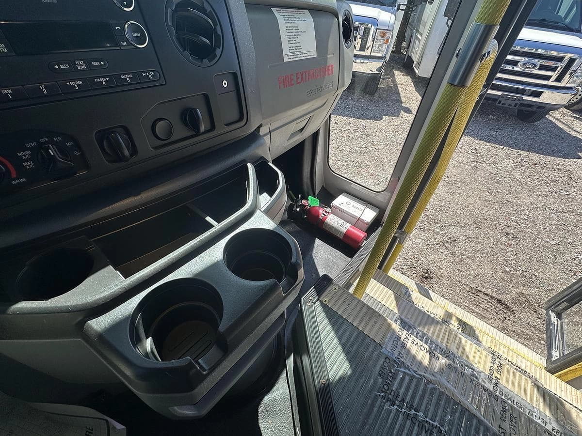 2017 Ford E450 ADA Shuttle Bus - Image 6