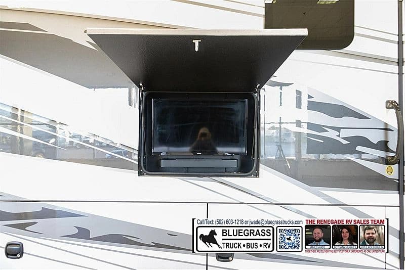 2026 Cummins 6.7L Motorhome - Image 12