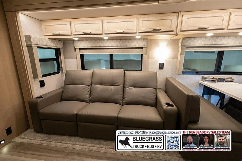 2026 Cummins 6.7L Motorhome - Image 15