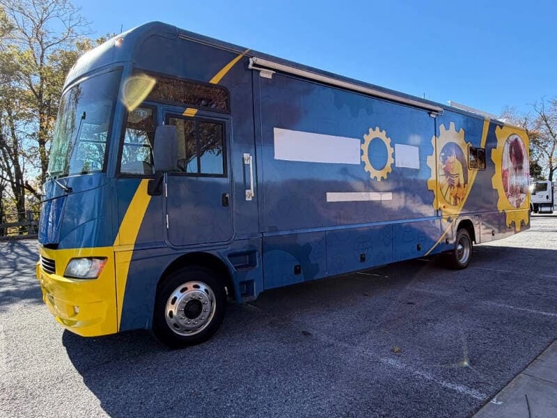 2010 Freightliner Mobile Classroom - Image 14