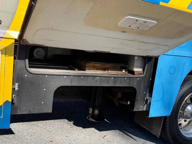 2010 Freightliner Mobile Classroom - Image 18