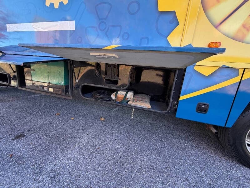 2010 Freightliner Mobile Classroom - Image 20