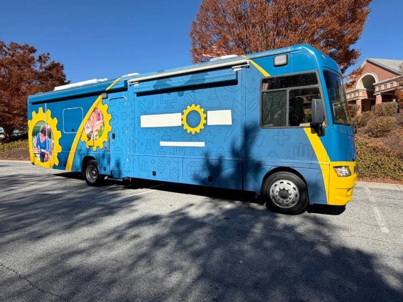 2010 Freightliner Mobile Classroom - Image 3